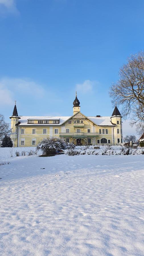 Gaestehaus Gut Frauendorf Windorf  Exterior foto